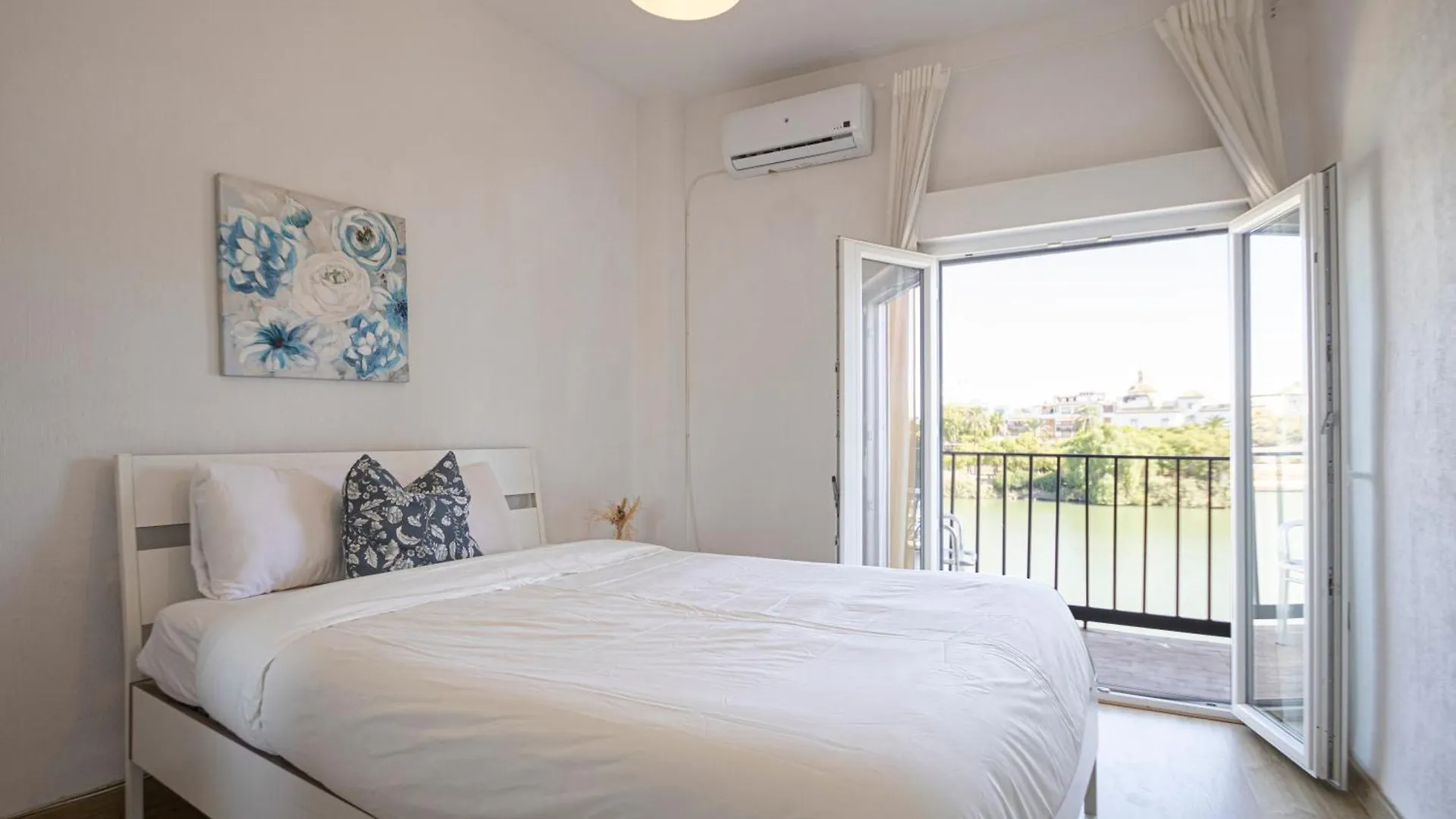 3 Bedroom Apartment With Stunning Guadalquivir Views Seville