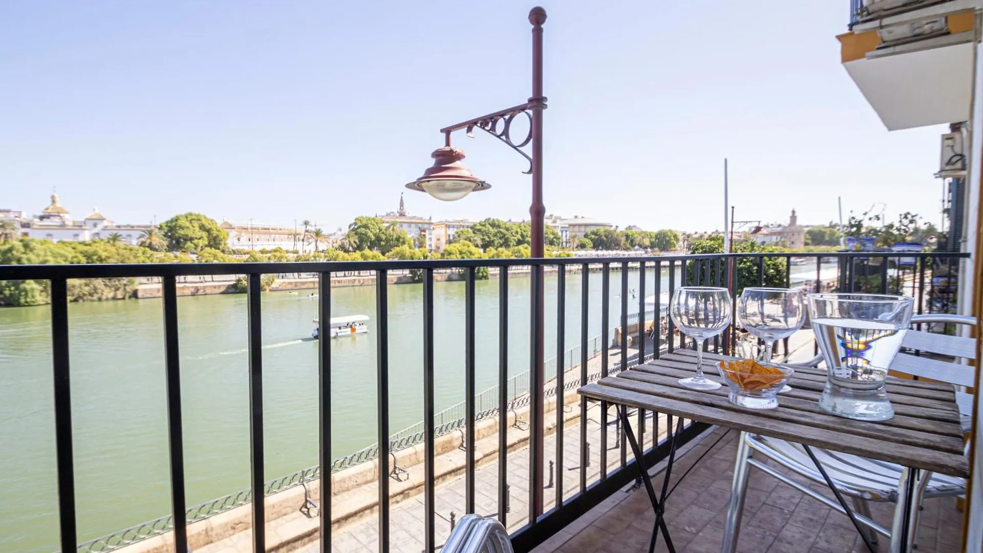 3 Bedroom Apartment With Stunning Guadalquivir Views Seville